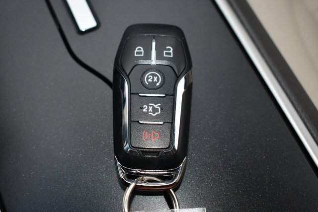 Used 2016 Lincoln MKZ Hybrid image 28