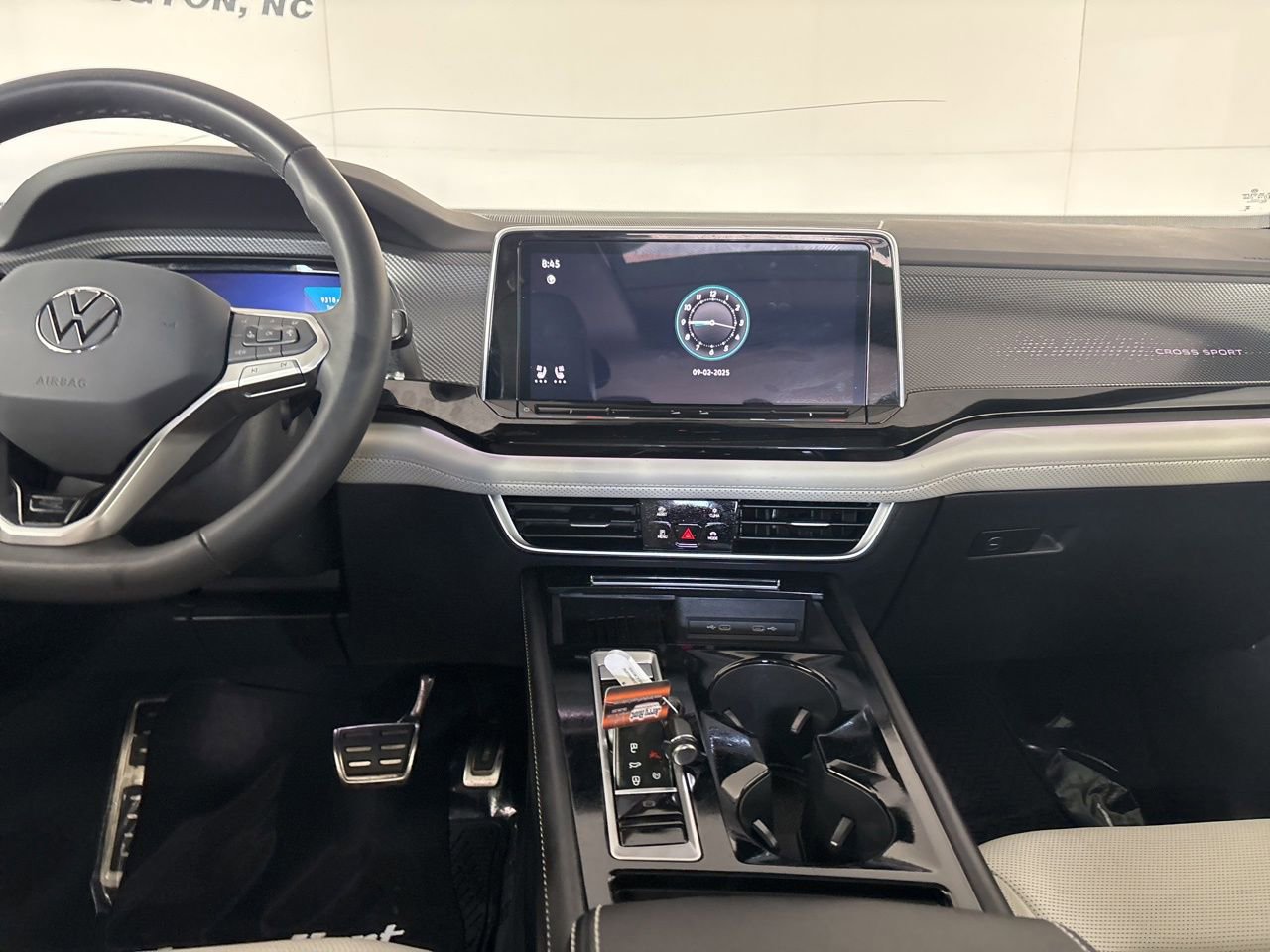 Used 2025 Volkswagen Atlas Cross Sport SEL Premium R-Line image 20