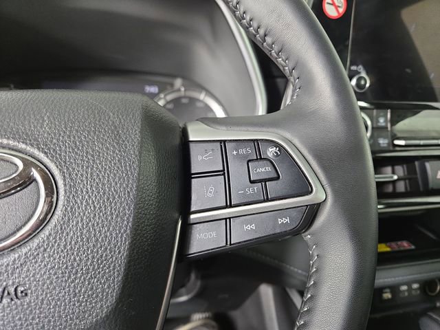 Used 2025 Toyota Highlander XLE image 25