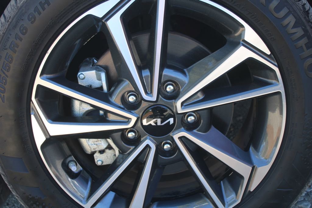 Certified 2023 Kia Forte LXS image 17