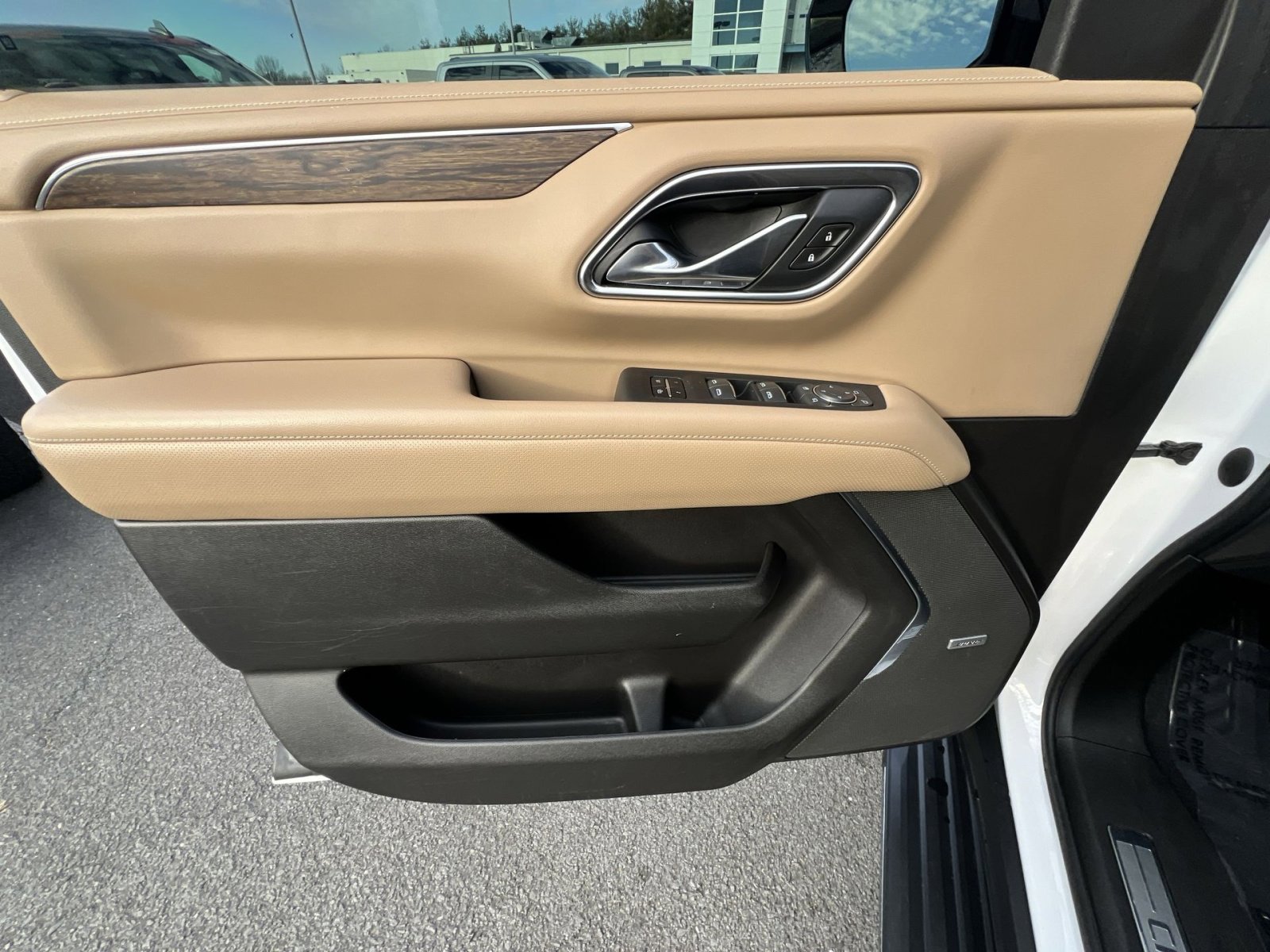 Used 2021 Chevrolet Tahoe Premier w/ Premium Package image 15