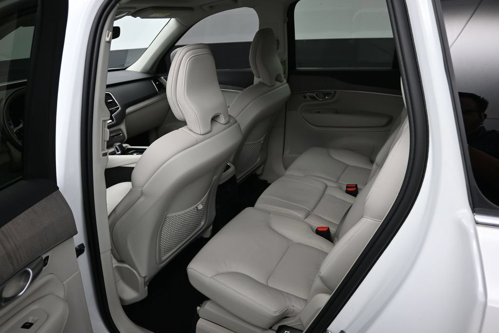 Used 2024 Volvo XC90 T8 Plus w/ Protection Package Premier AWD/4WD image 14