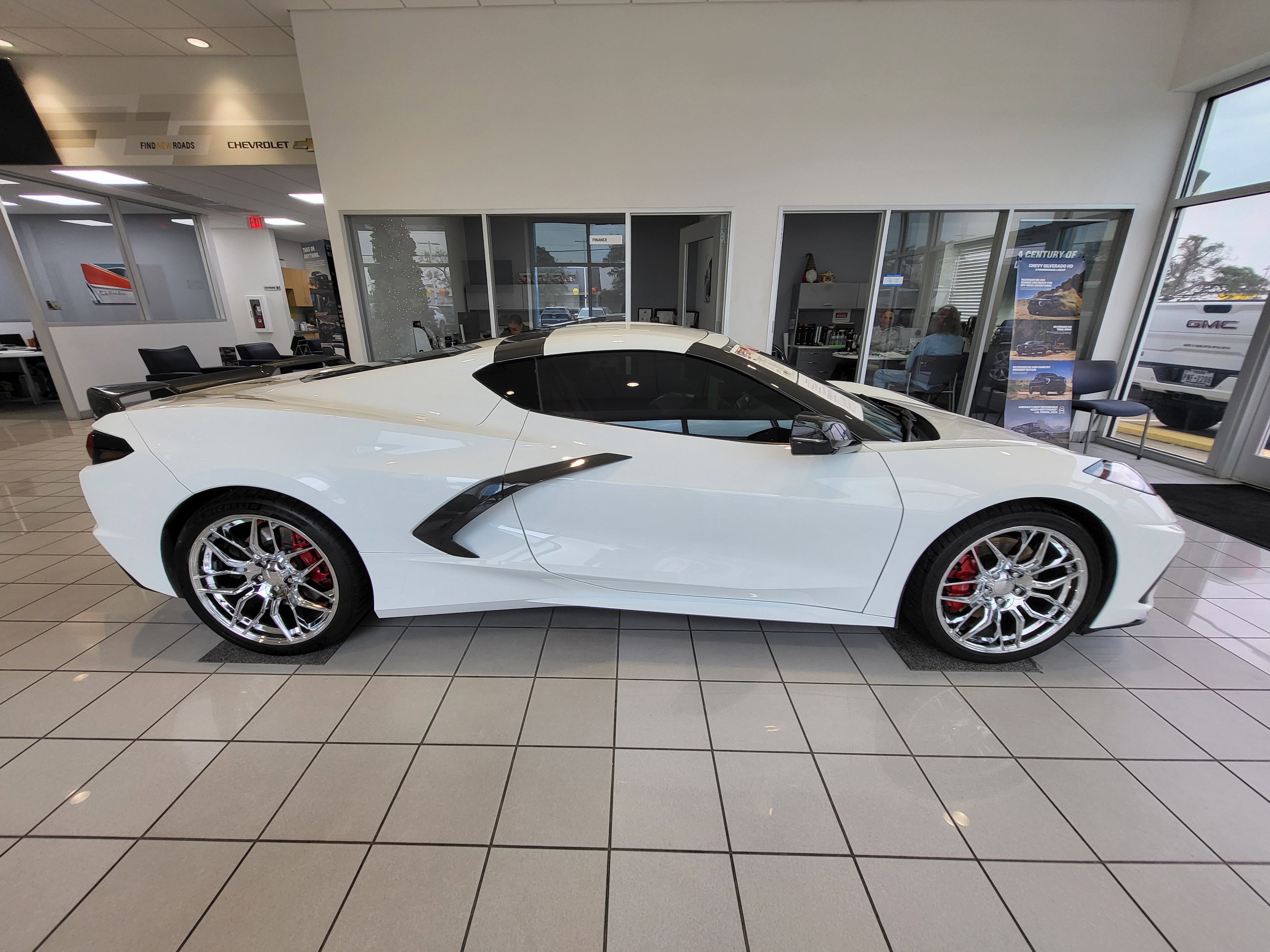 Used 2023 Chevrolet Corvette Stingray Preferred Cpe w/ Z51 Performance Package image 4