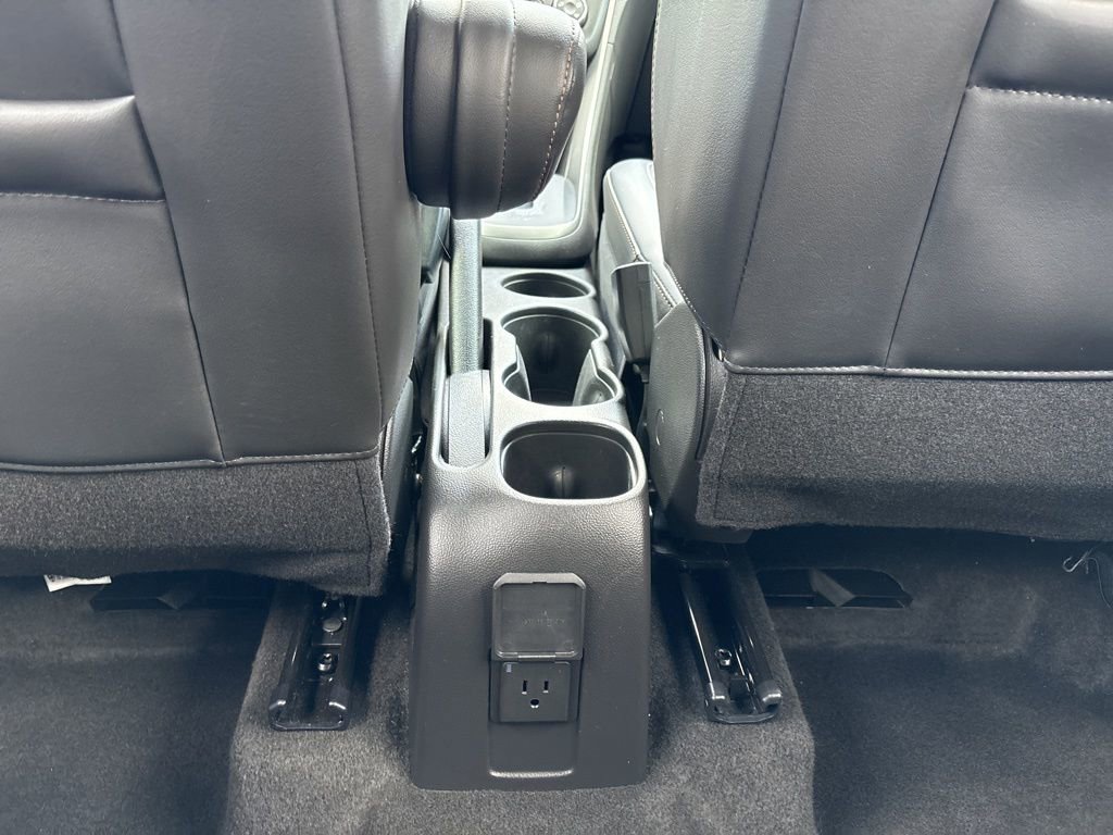 Used 2022 Chevrolet Trax LT w/ Midnight Edition image 25