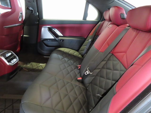 Used 2025 BMW 740i image 41