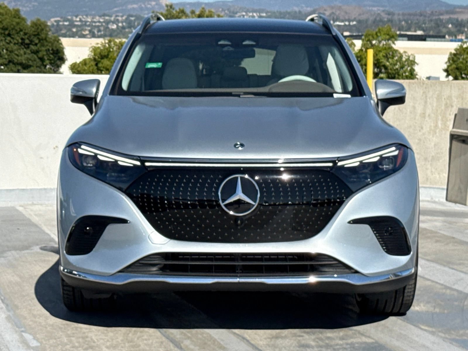 New 2026 Mercedes-Benz EQS 400 4MATIC SUV image 4