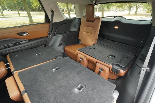 Used 2022 Nissan Pathfinder Platinum w/ Cargo Package image 34