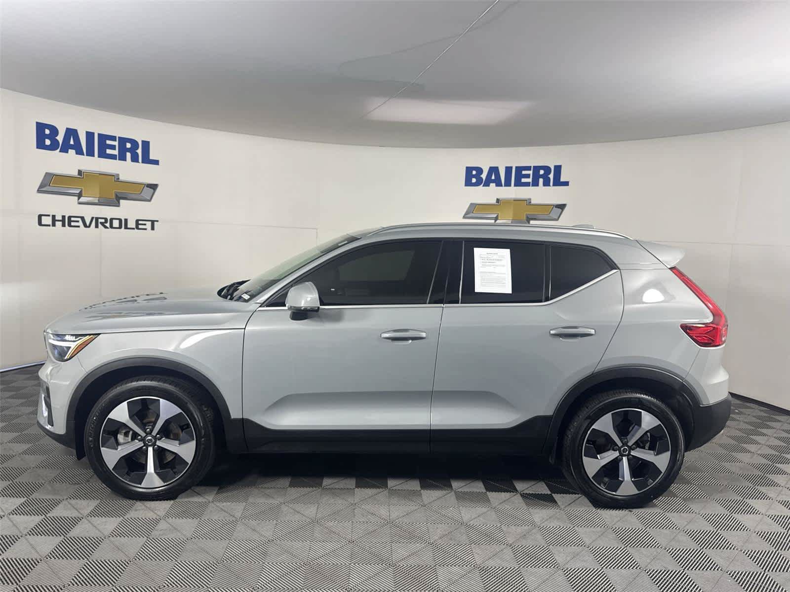 Used 2025 Volvo XC40 B5 Core w/ Protection Package Premier AWD/4WD image 2