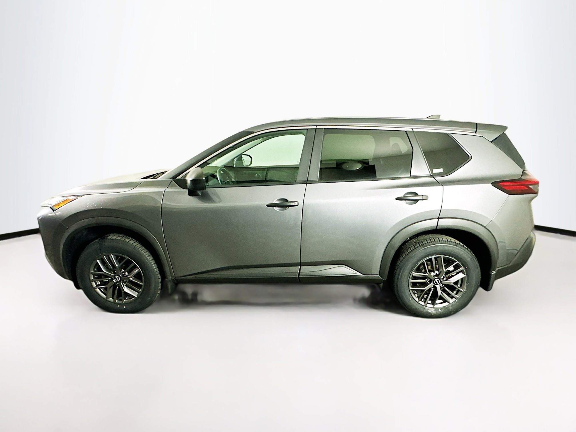 Used 2023 Nissan Rogue S AWD/4WD image 4