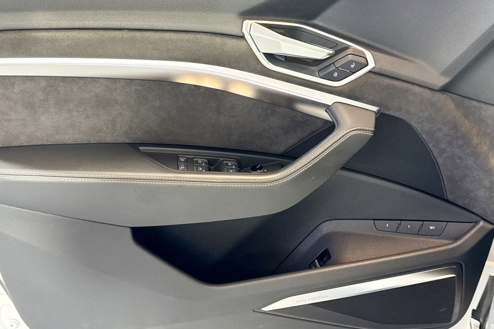 Used 2019 Audi e-tron Prestige w/ Prestige Package image 17