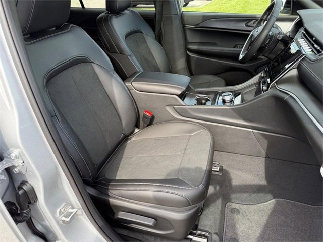 New 2025 Jeep Grand Cherokee L Altitude image 22