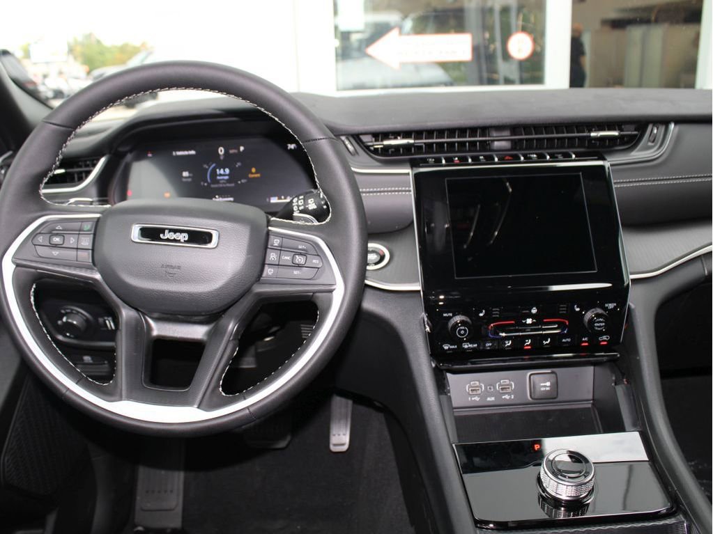 New 2025 Jeep Grand Cherokee Altitude image 25