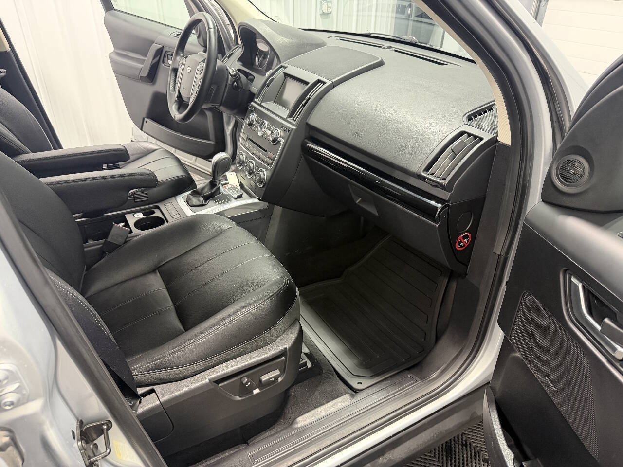 Used 2013 Land Rover LR2 HSE AWD/4WD image 14