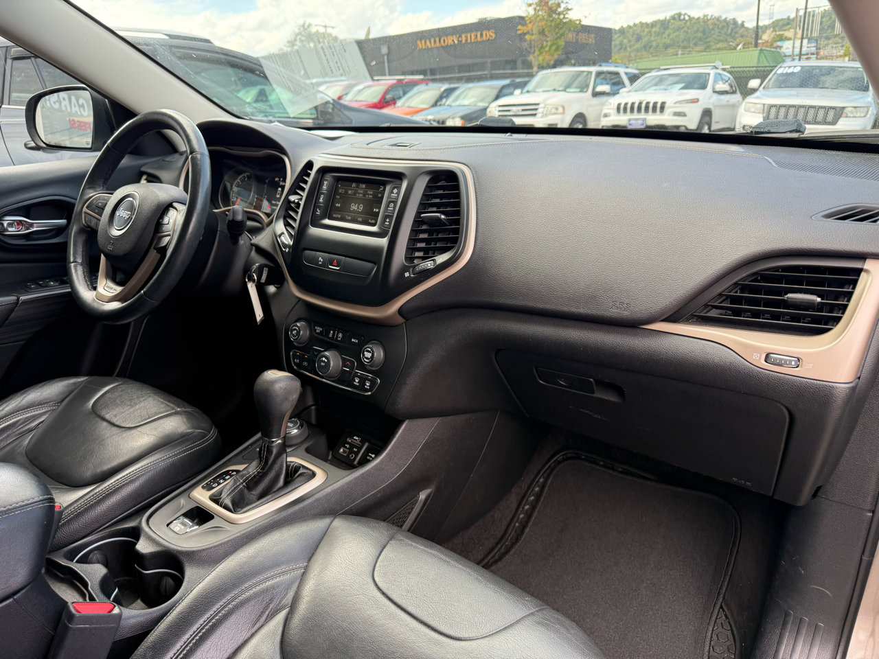 Used 2017 Jeep Cherokee Latitude w/ Safety/Convenience Group image 27