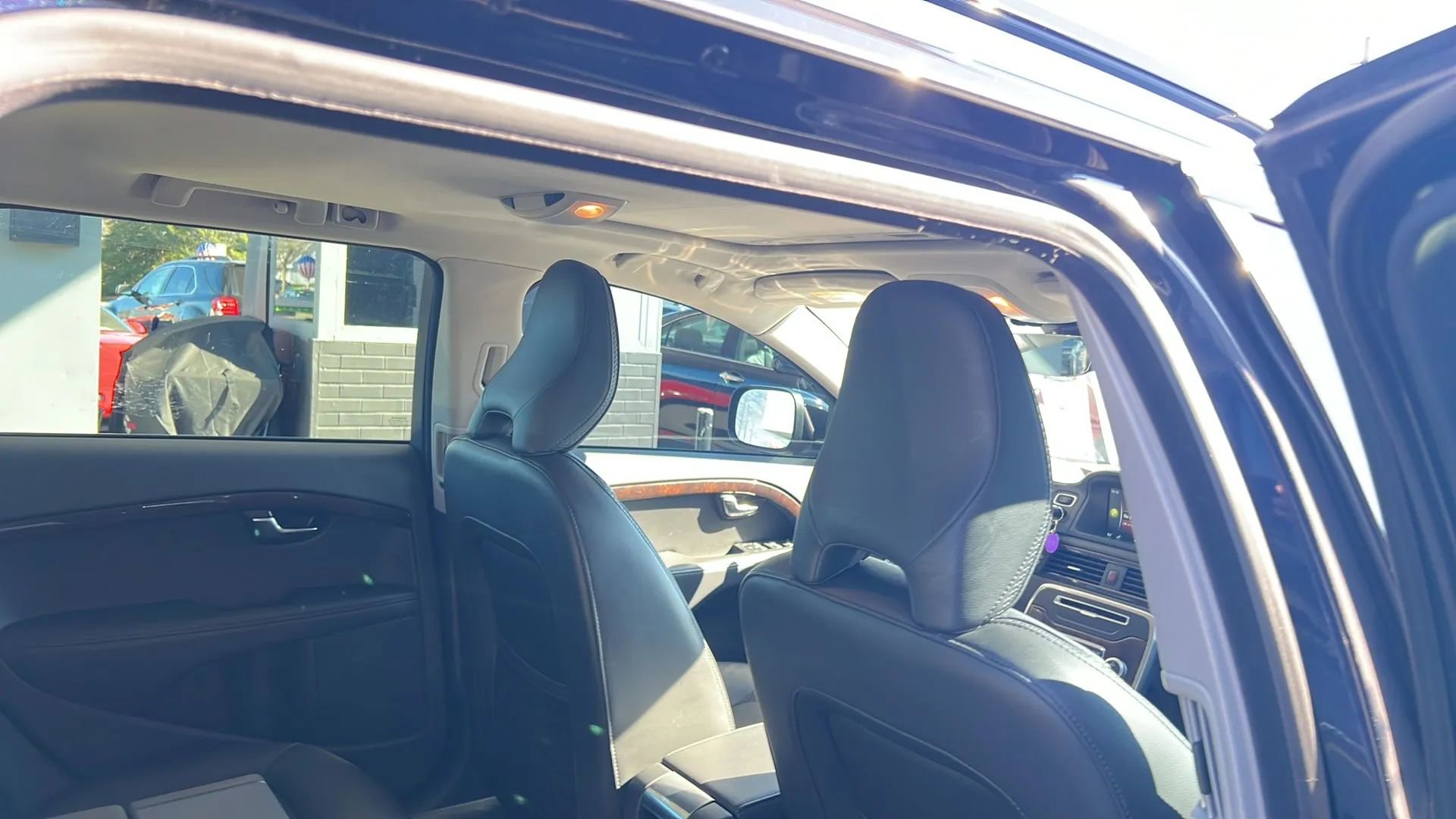 Used 2016 Volvo XC70 T5 Premier w/ Proximity Package AWD/4WD image 27