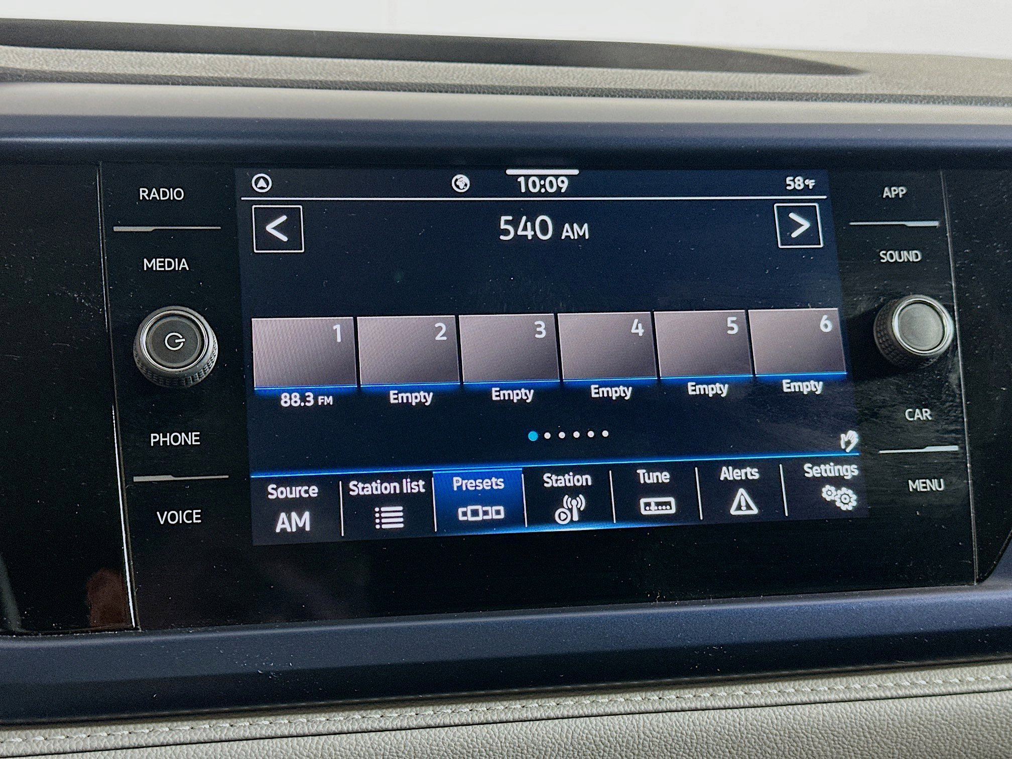 Used 2024 Volkswagen Taos SE FWD image 21
