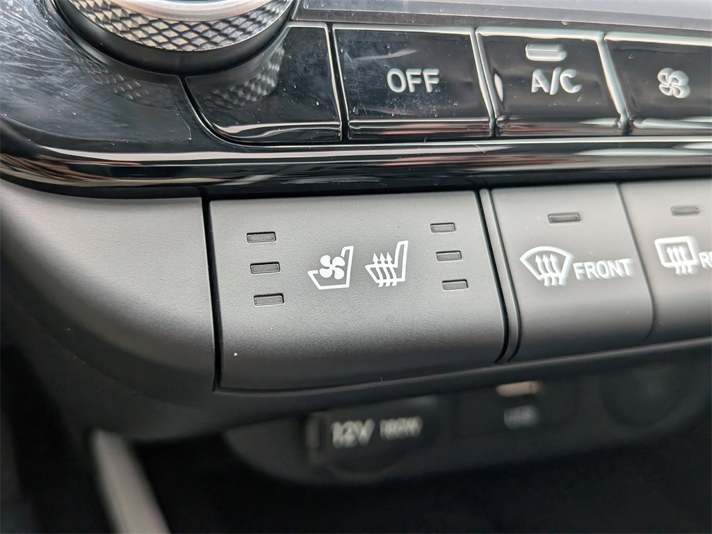 Certified 2025 Hyundai Elantra Limited image 23