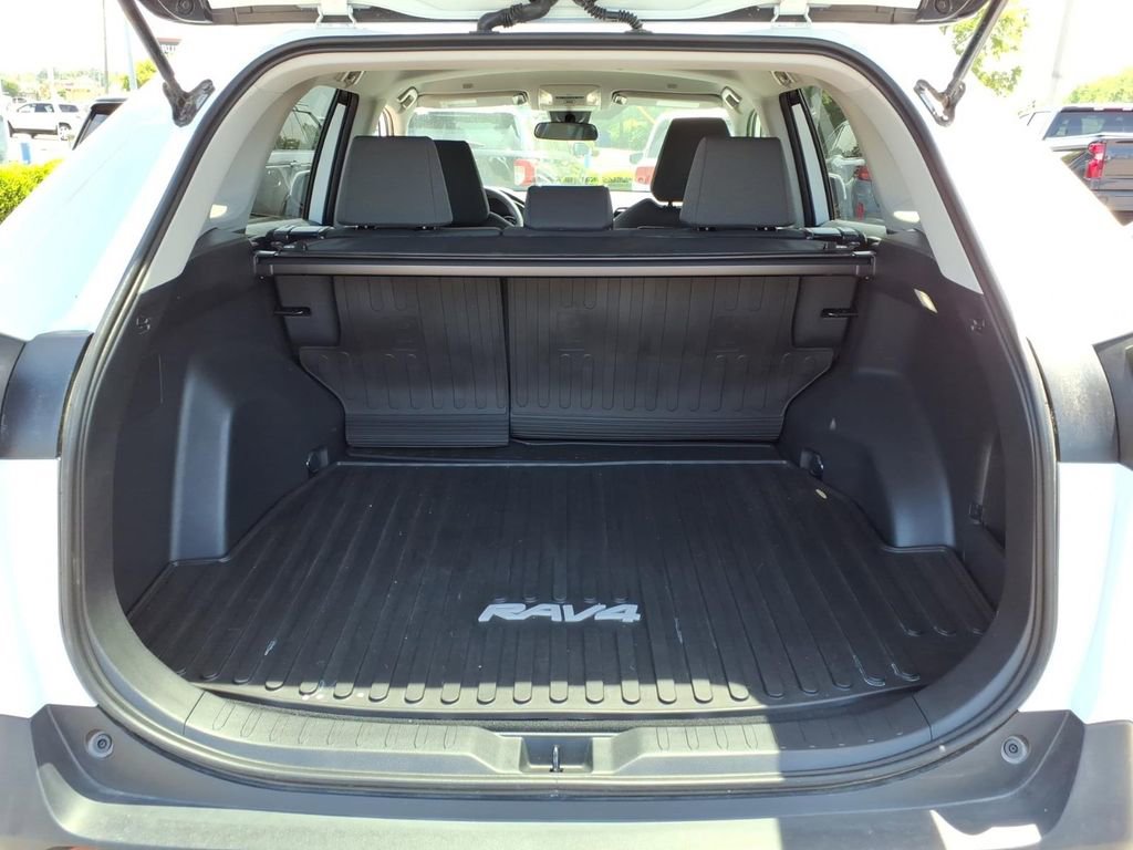 Used 2024 Toyota RAV4 XLE FWD image 27