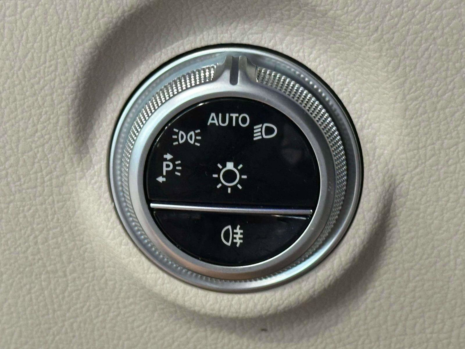 Used 2025 Mercedes-Benz C 300 4MATIC Sedan image 19