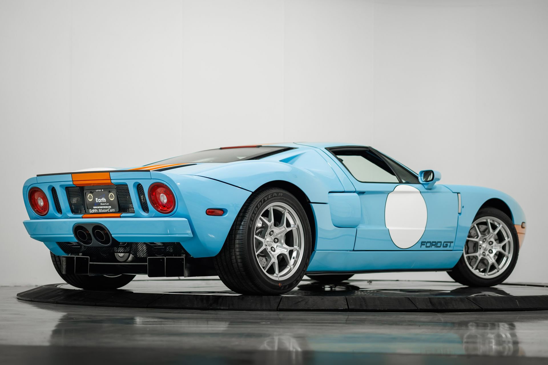 Used 2006 Ford GT image 17