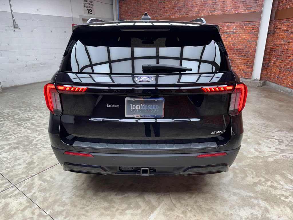 Used 2025 Ford Explorer ST-Line w/ ST-Line Street Pack AWD/4WD image 4