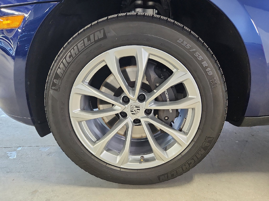 Used 2026 Porsche Macan AWD/4WD image 10