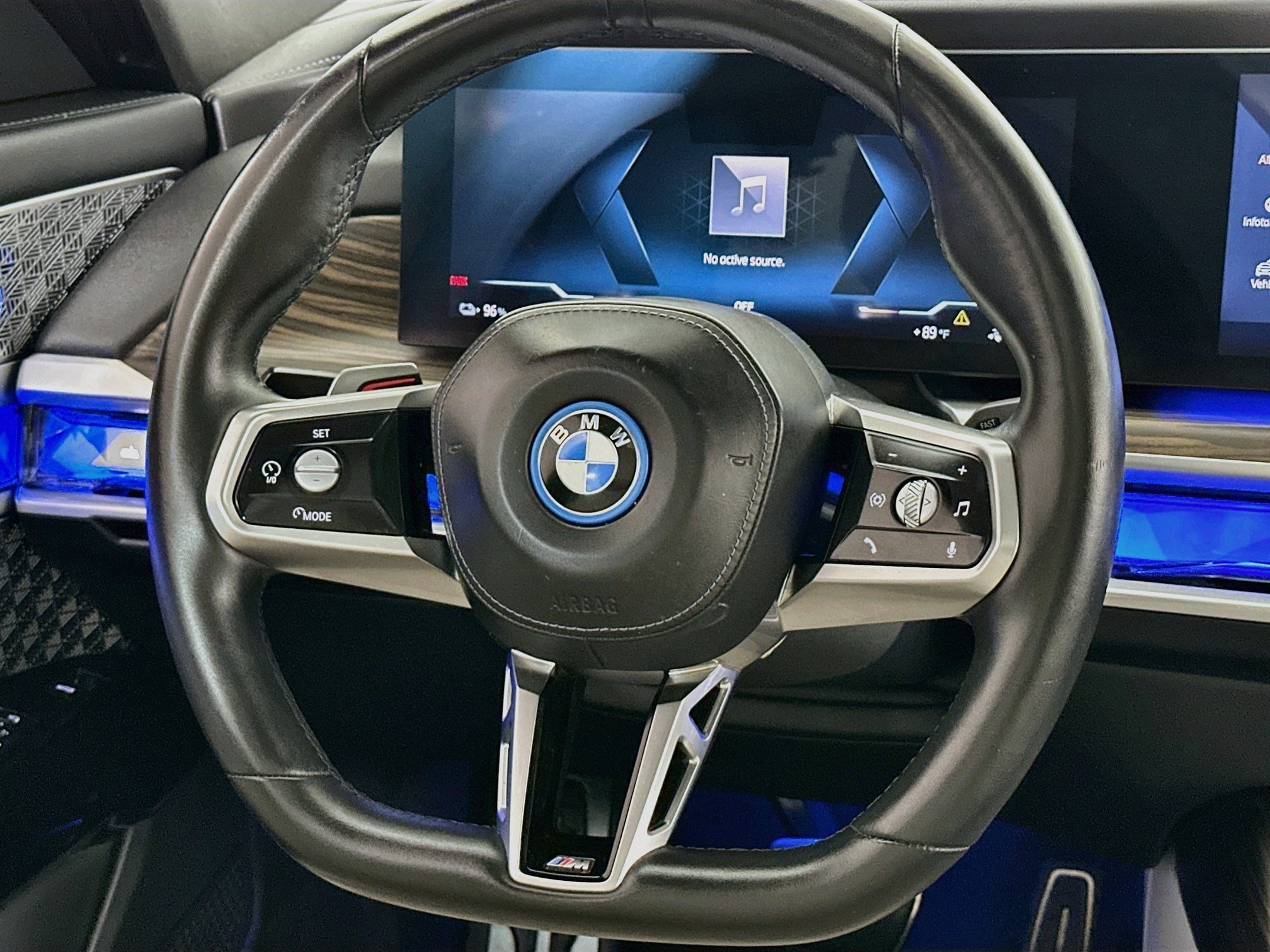Used 2023 BMW i7 xDrive60 w/ Executive Package 2 AWD/4WD image 8