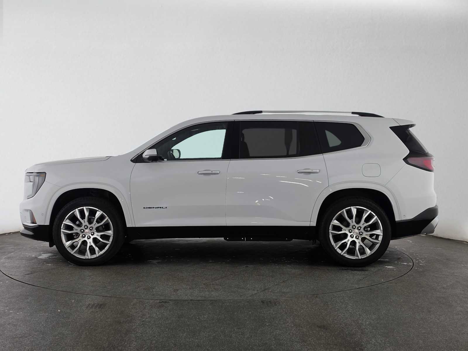 New 2027 GMC Acadia Denali w/ LPO, Black Badging Package FWD image 6