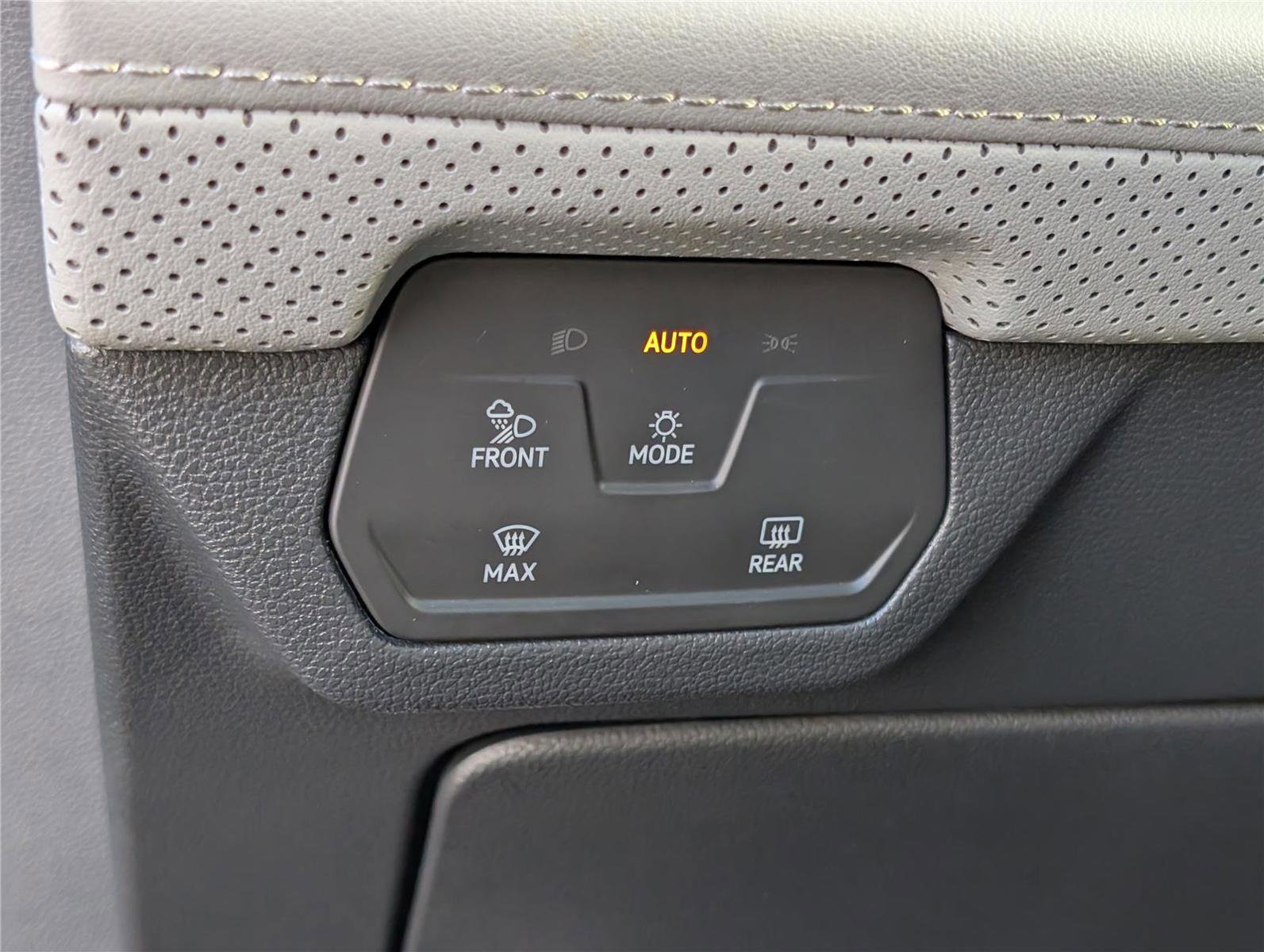 Used 2024 Volkswagen Atlas Peak Edition SE image 25