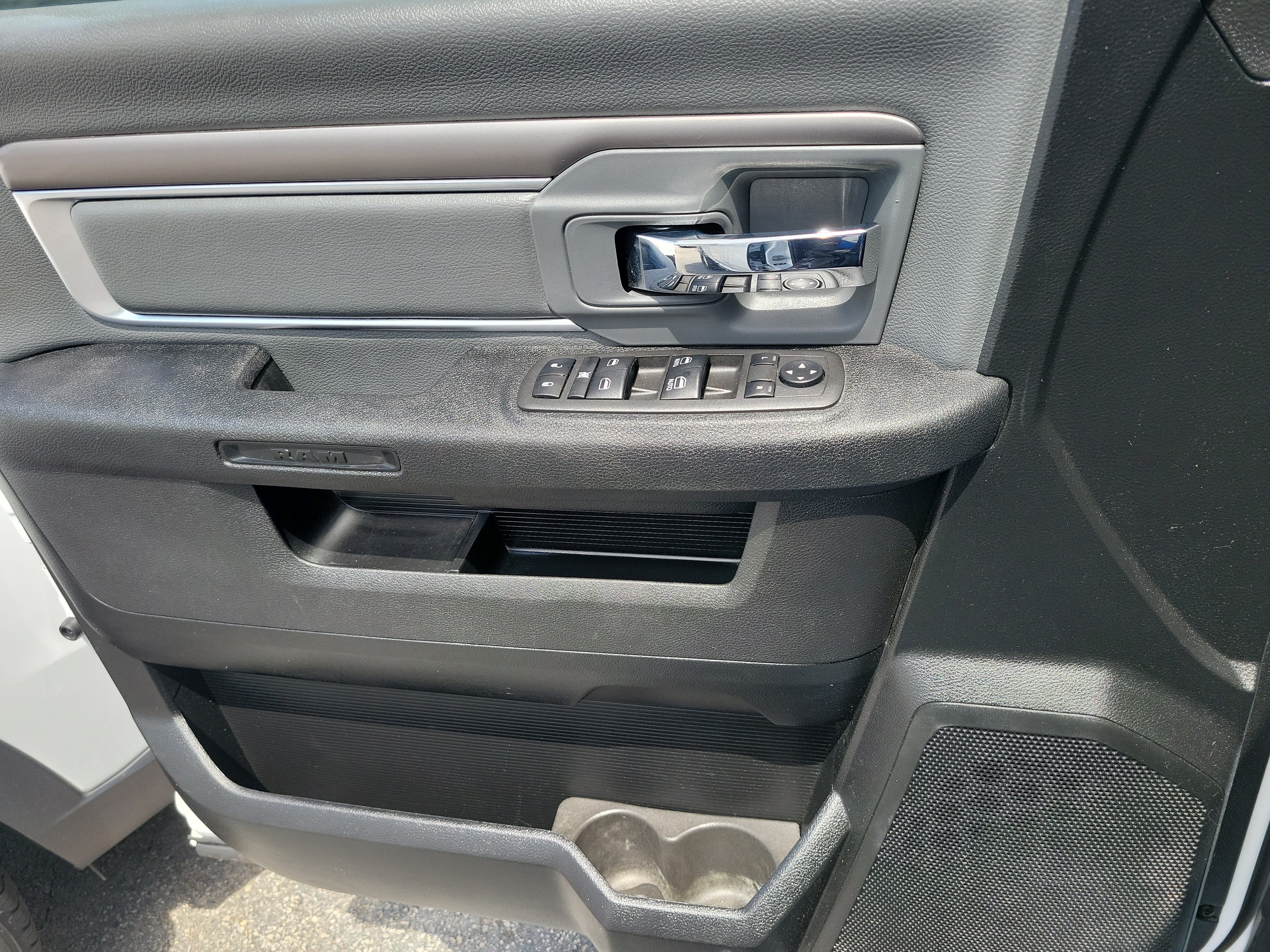 Used 2022 RAM 1500 Classic SLT AWD/4WD image 20