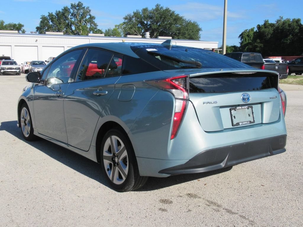 Used 2017 Toyota Prius Three Touring FWD image 3