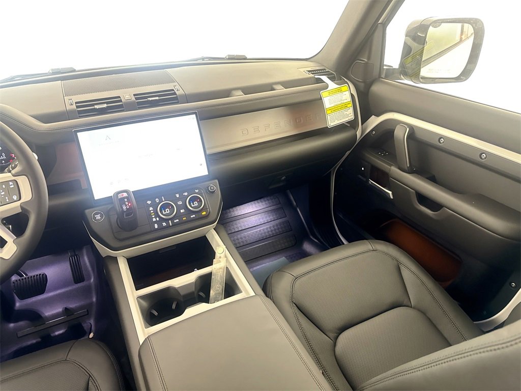 New 2026 Land Rover Defender 130 X-Dynamic SE image 22