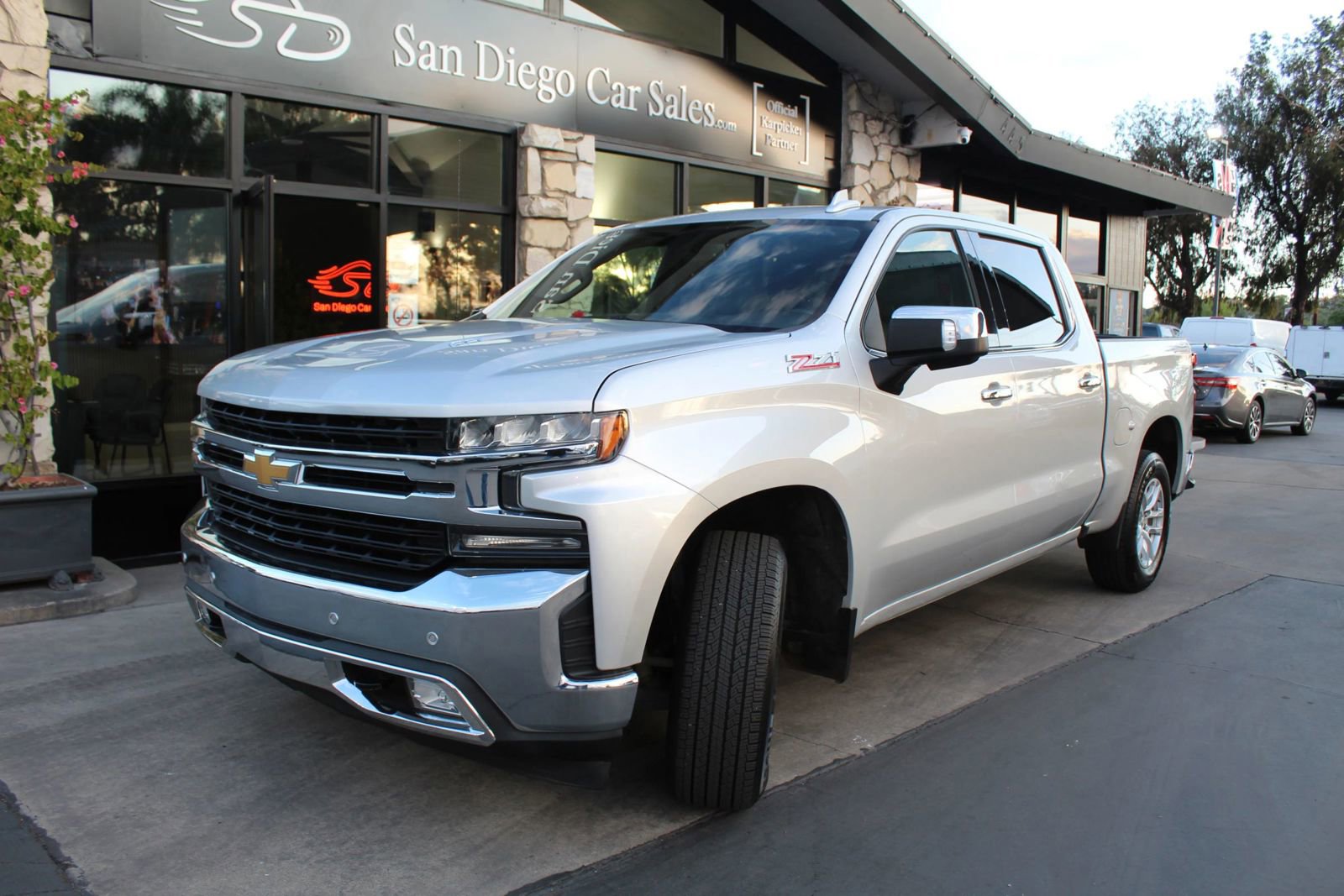 Used 2019 Chevrolet Silverado 1500 LTZ w/ LTZ Plus Package AWD/4WD image 1