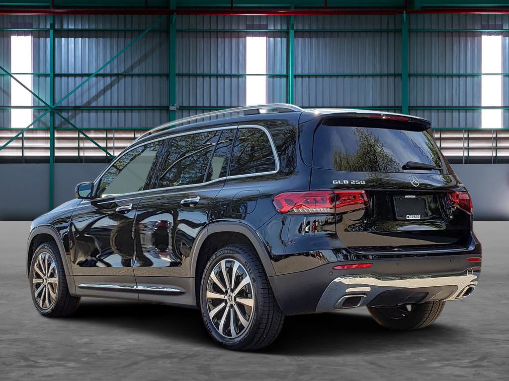 Used 2023 Mercedes-Benz GLB 250 4MATIC image 3