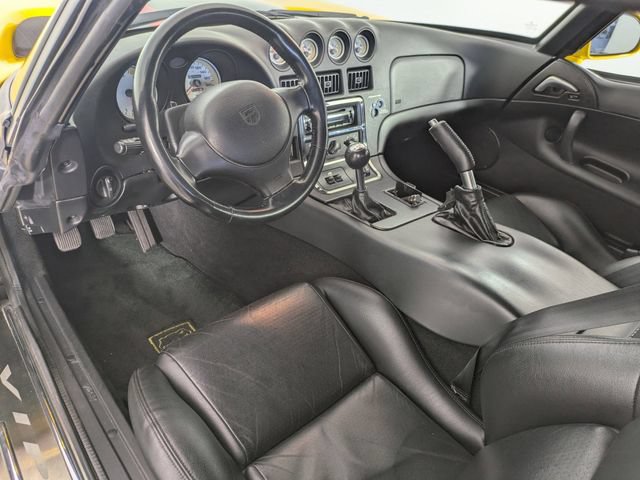 Used 2002 Dodge Viper RT/10 RWD image 16