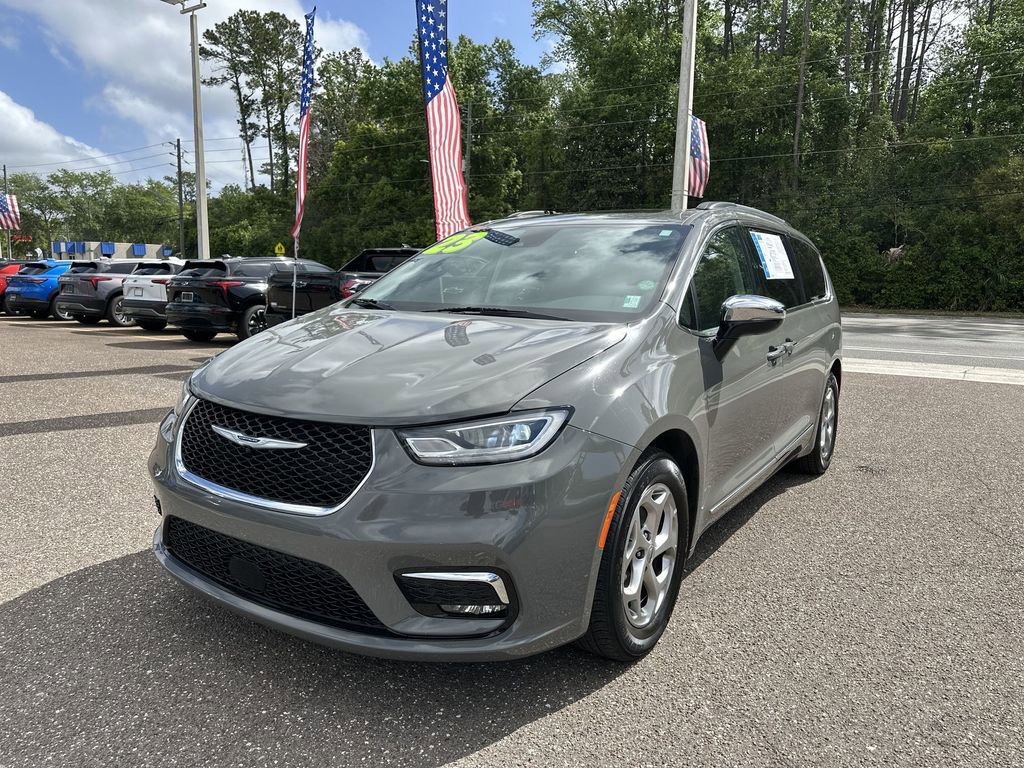 Used 2023 Chrysler Pacifica Limited FWD image 12
