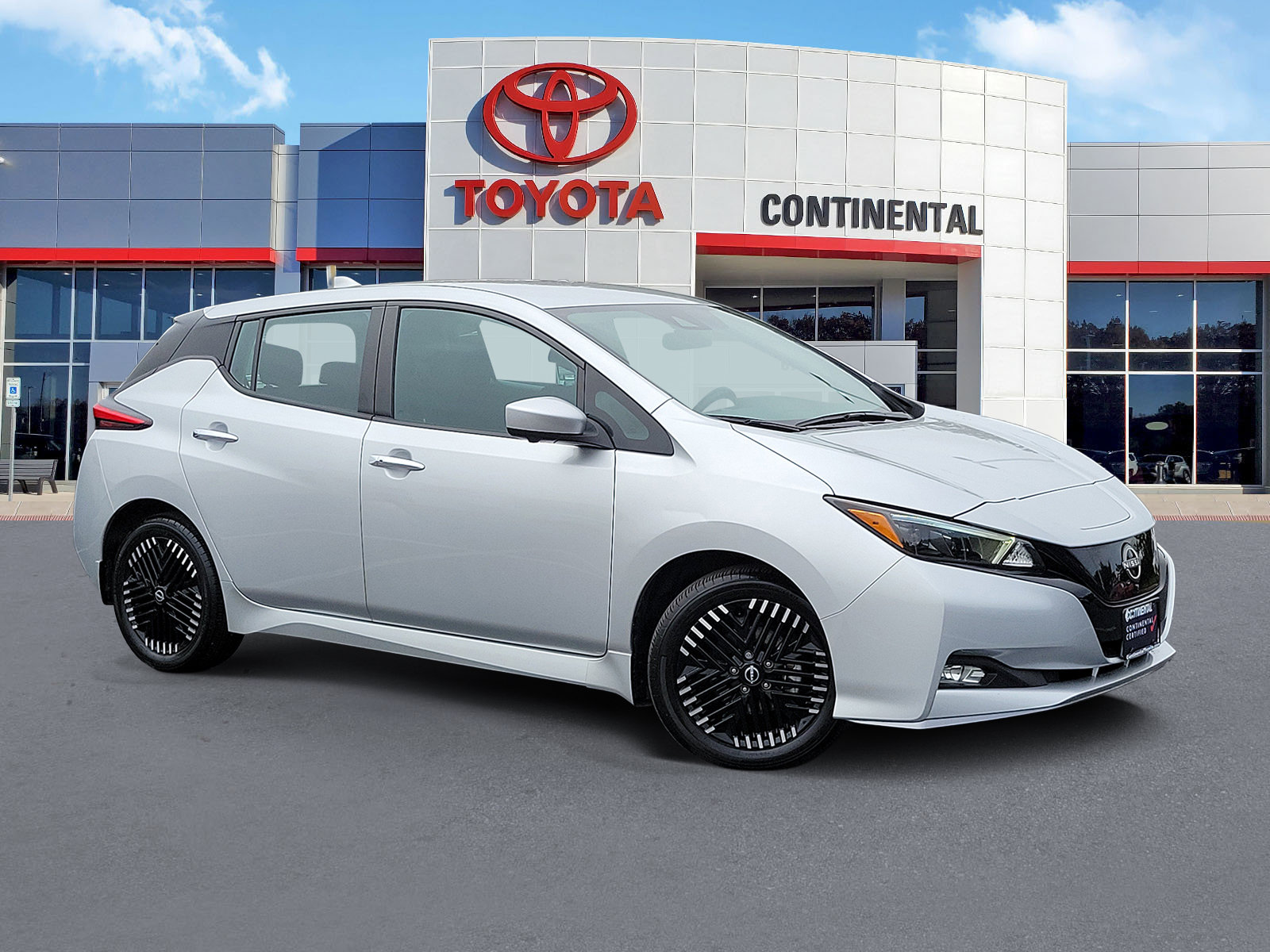 Used 2024 Nissan Leaf SV Plus FWD image 2