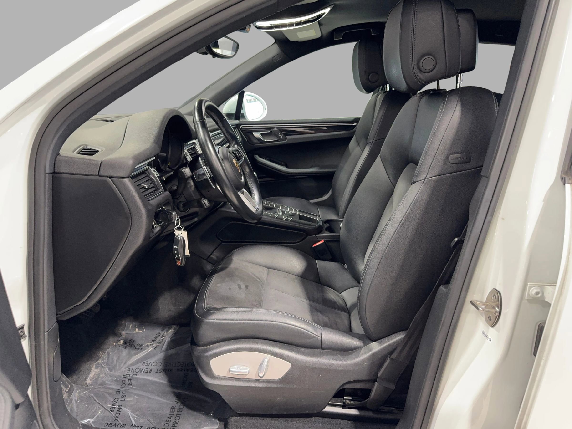 Used 2017 Porsche Macan image 12