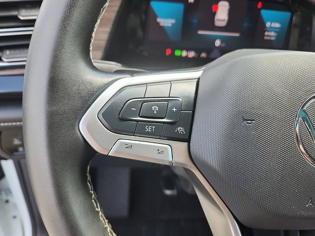Used 2025 Volkswagen Atlas SEL AWD/4WD image 17