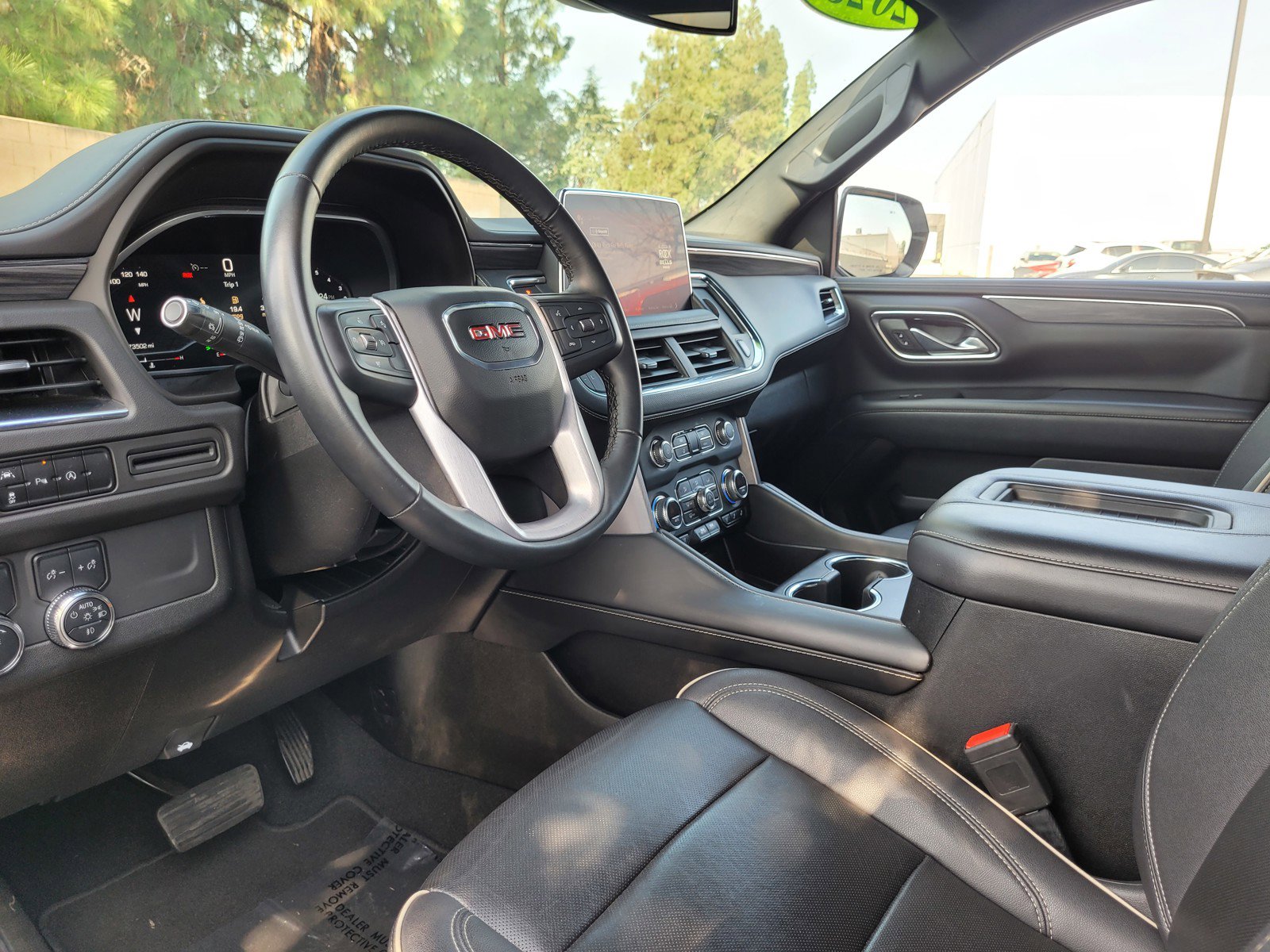 Used 2023 GMC Yukon SLT image 9