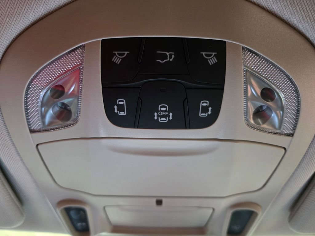 Used 2024 Chrysler Pacifica Limited image 26