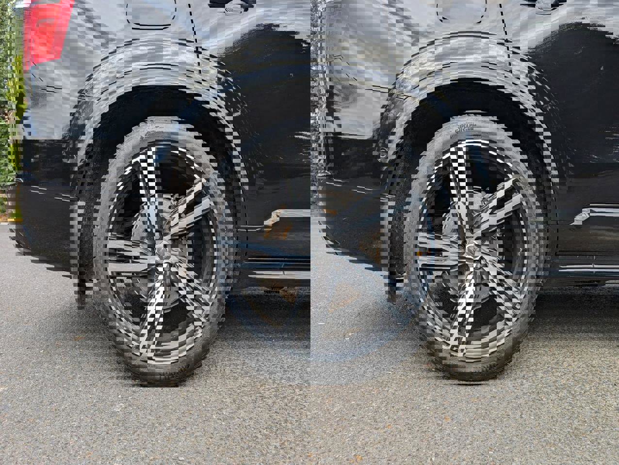 Used 2019 Volvo XC90 T8 R-Design w/ Advanced Package image 32