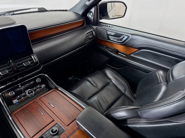 Used 2018 Lincoln Navigator L Select RWD image 26