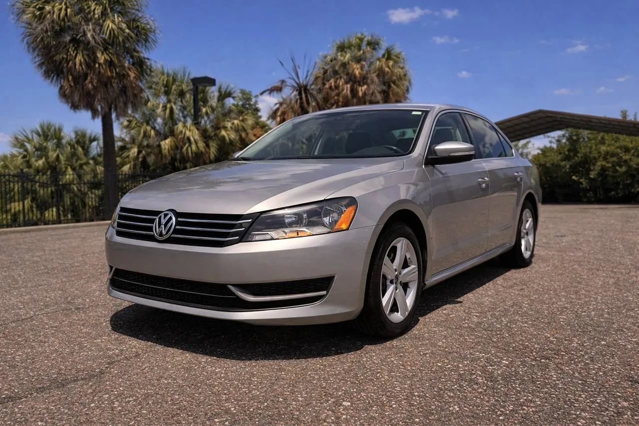 Used 2013 Volkswagen Passat 2.5 SE FWD image 1