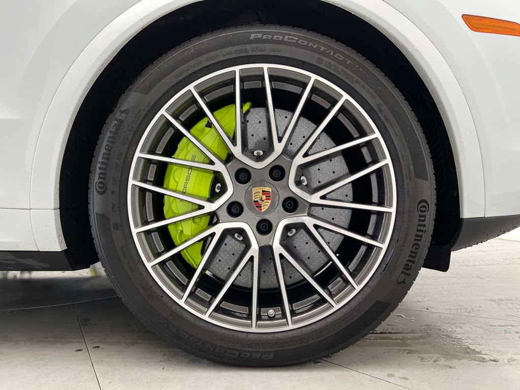 Certified 2023 Porsche Cayenne Turbo S AWD/4WD image 27