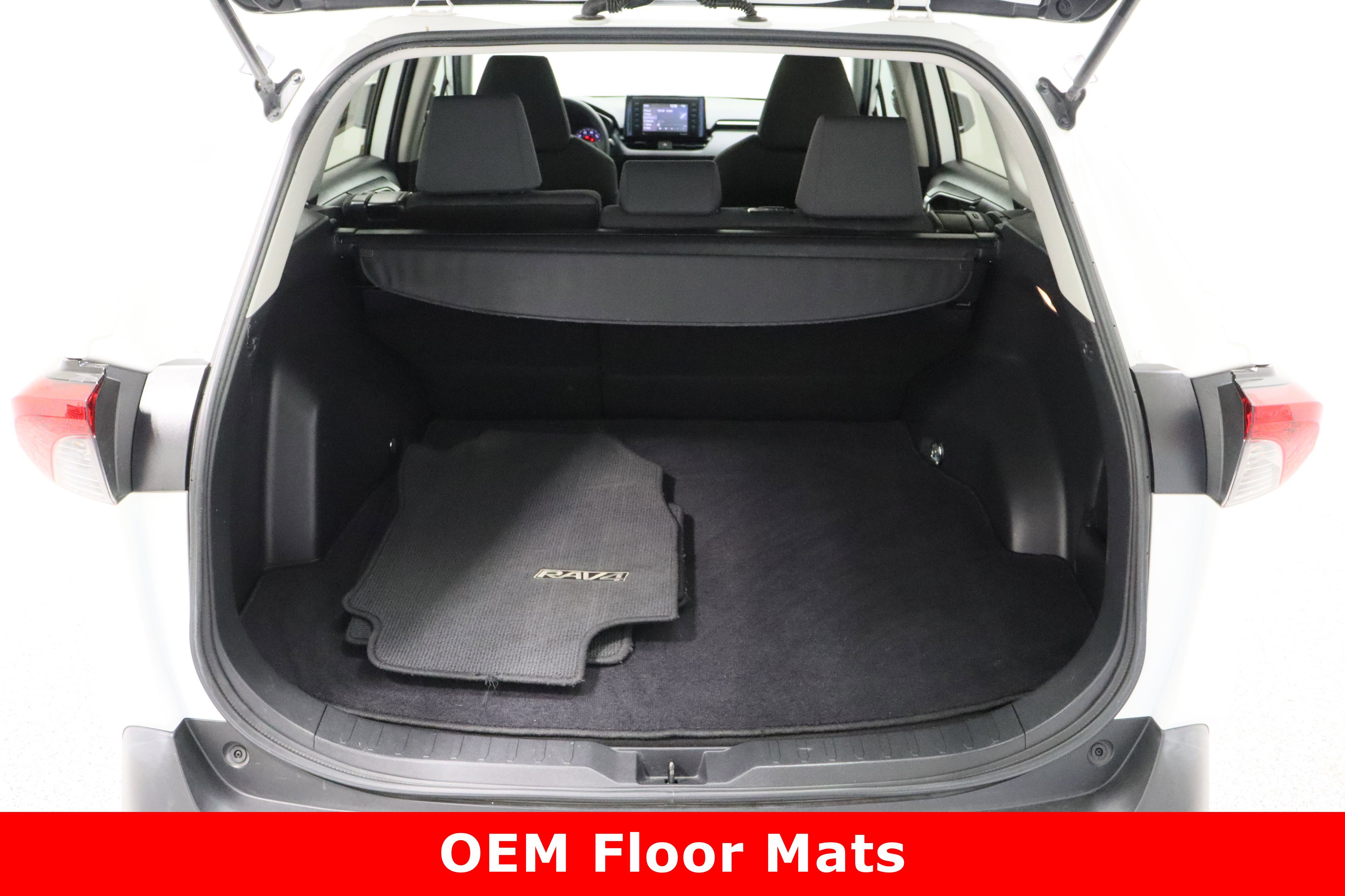 Used 2021 Toyota RAV4 XLE w/ Carpet Mat Package (TMS) image 32