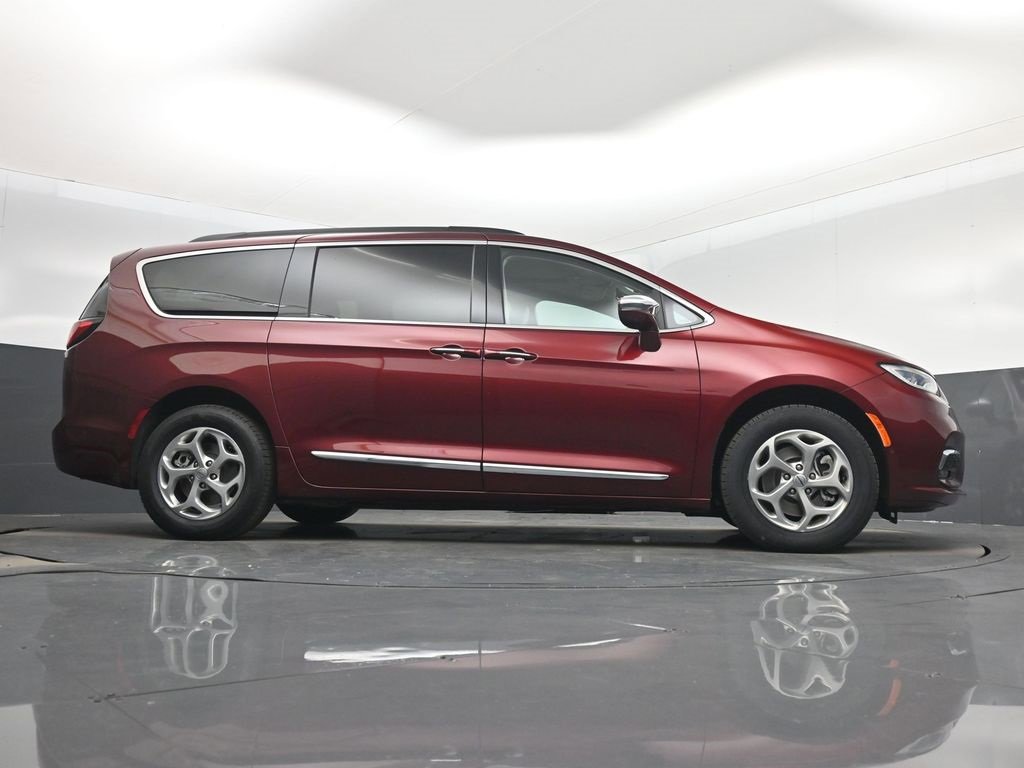 Used 2022 Chrysler Pacifica Limited image 58