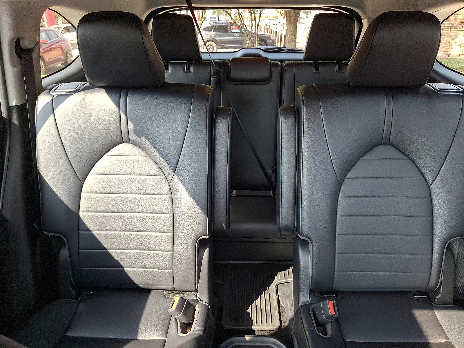 Used 2023 Toyota Highlander XLE image 19