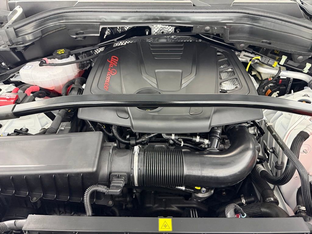 Used 2025 Alfa Romeo Stelvio Sprint w/ Veloce Package AWD/4WD image 35