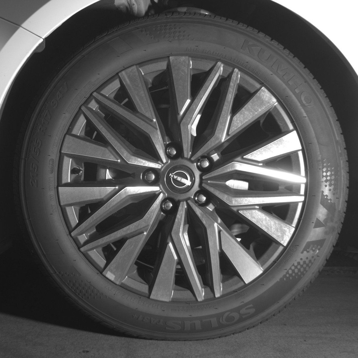 Used 2025 Nissan Altima 2.5 SV FWD image 12